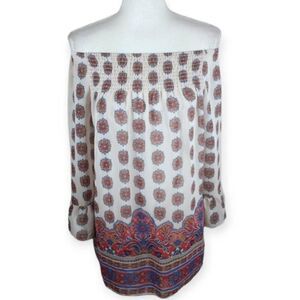 BOHO-INSPIRED OFF-THE-SHOULDER WHITE, BLUE, RED FLORAL BLOUSE SZ.M/L EUC.